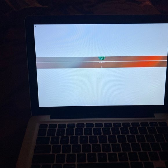 Apple MacBook Pro 13.3" Laptop Mid 2010 4GB | 240-GB SSD | 2.4 GHz Core 2 Duo - Picture 7 of 10